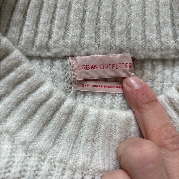 Urban Outfitters Ivory Ribbed Sweater size small - Picture 4 of 5